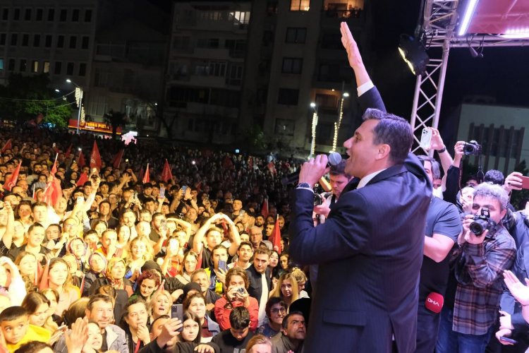 Ferdi Zeyrek Cumhuriyet meydanından "Herkesin Başkanı Olacağım".