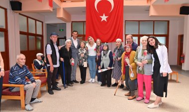 Başkan Zeyrek ve Eşi Nurcan Zeyrek’ten Huzurevlerine Anneler Günü Ziyareti